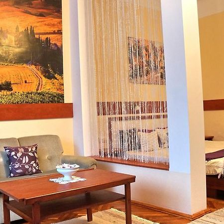 Hajnal Apartman Βίλα Gyula Εξωτερικό φωτογραφία