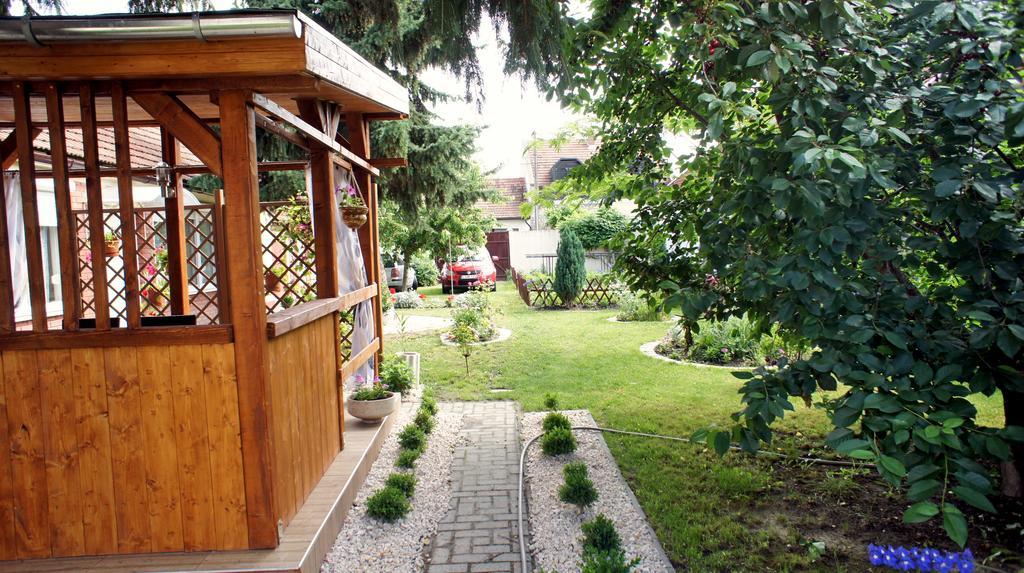 Hajnal Apartman Βίλα Gyula Εξωτερικό φωτογραφία