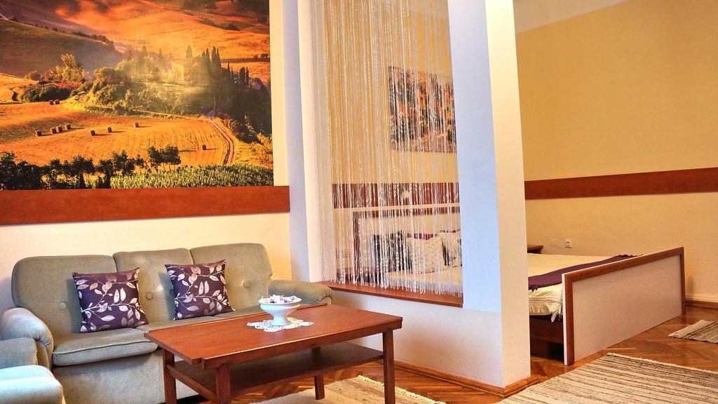 Hajnal Apartman Βίλα Gyula Εξωτερικό φωτογραφία