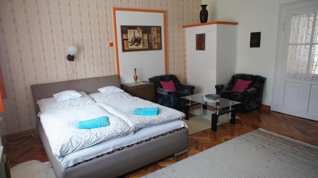 Hajnal Apartman Βίλα Gyula Εξωτερικό φωτογραφία