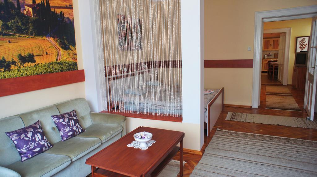 Hajnal Apartman Βίλα Gyula Εξωτερικό φωτογραφία