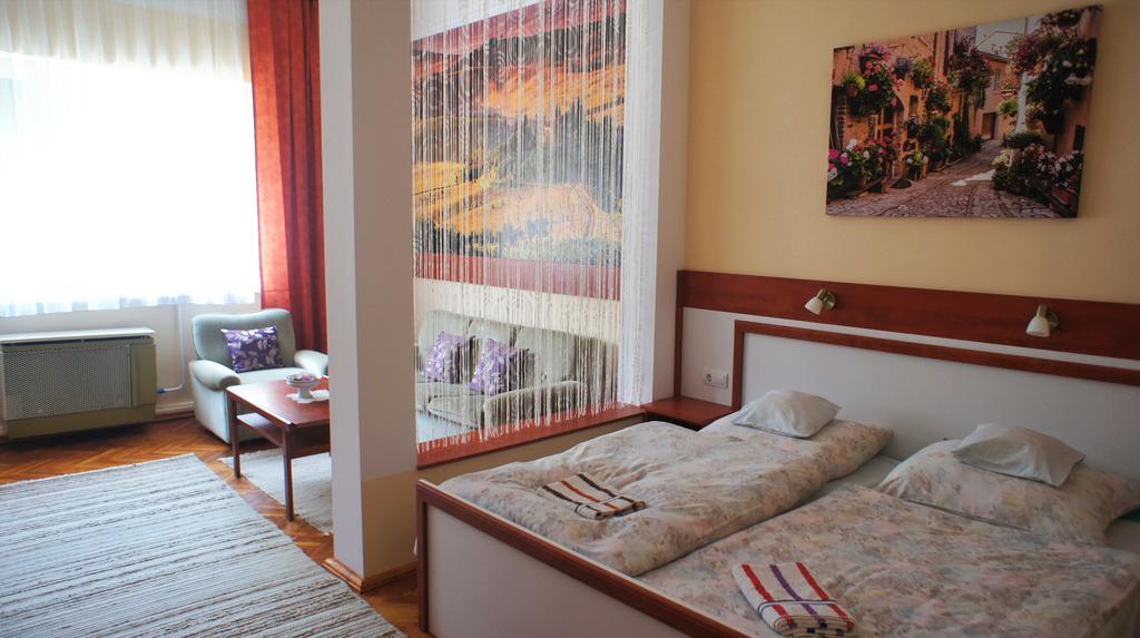 Hajnal Apartman Βίλα Gyula Εξωτερικό φωτογραφία
