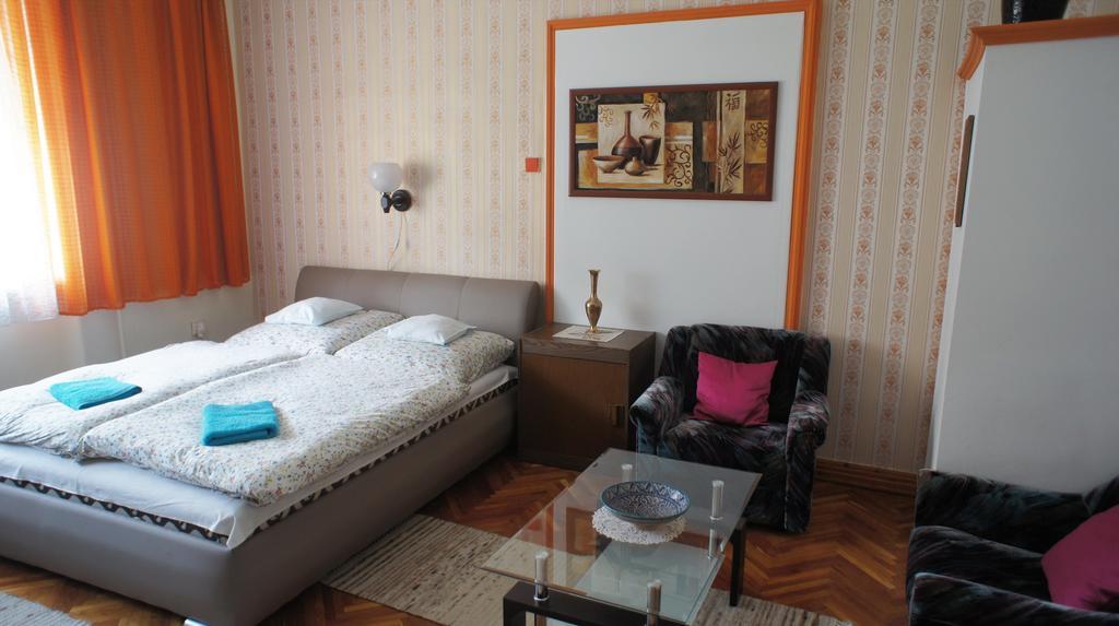 Hajnal Apartman Βίλα Gyula Εξωτερικό φωτογραφία